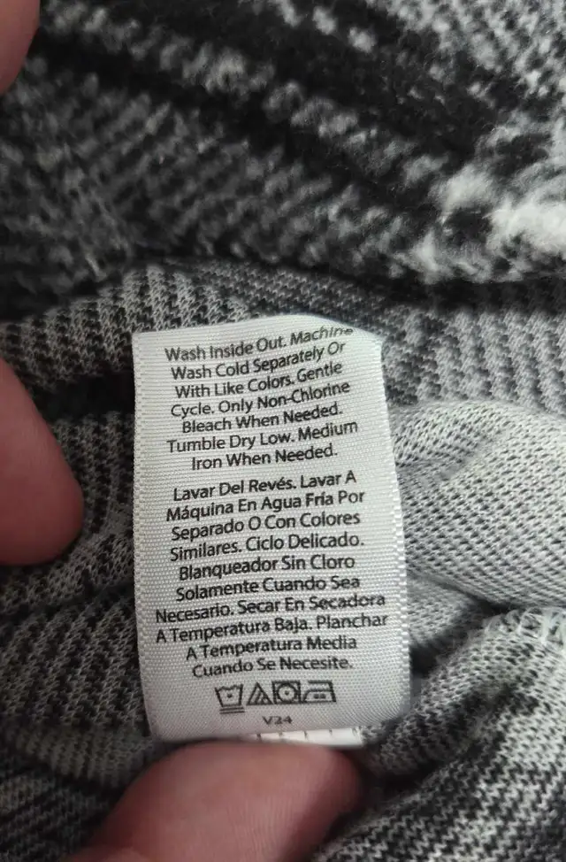 Time and Tru Women's Black & White Plaid Button-Up Shirt Jacket in Women's - Tops & Outerwear in City of Halifax - Image 6