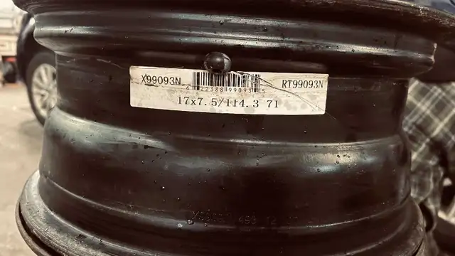 4 Rims 17x7.5 very good condition 5x114.3 Bolt Pattern in Tires & Rims in Gatineau - Image 2