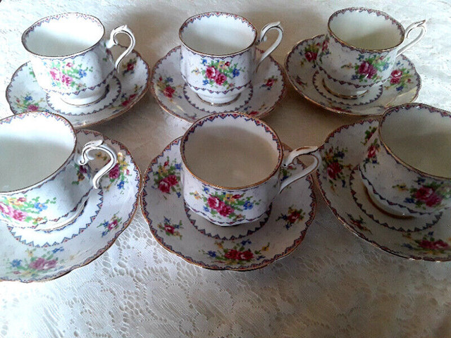 BONE CHINA CUPS SAUCERS (6)  - ROYAL ALBERT, PETITE POINT in Arts & Collectibles in City of Toronto