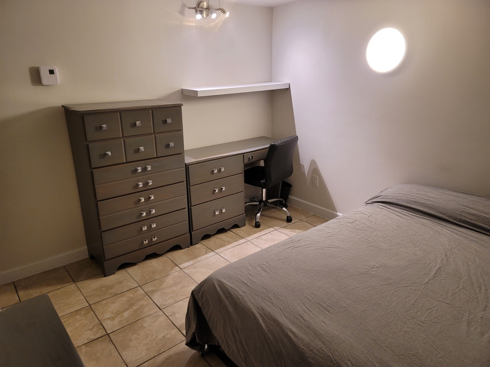 chambre à louer/ room rental — photo 3