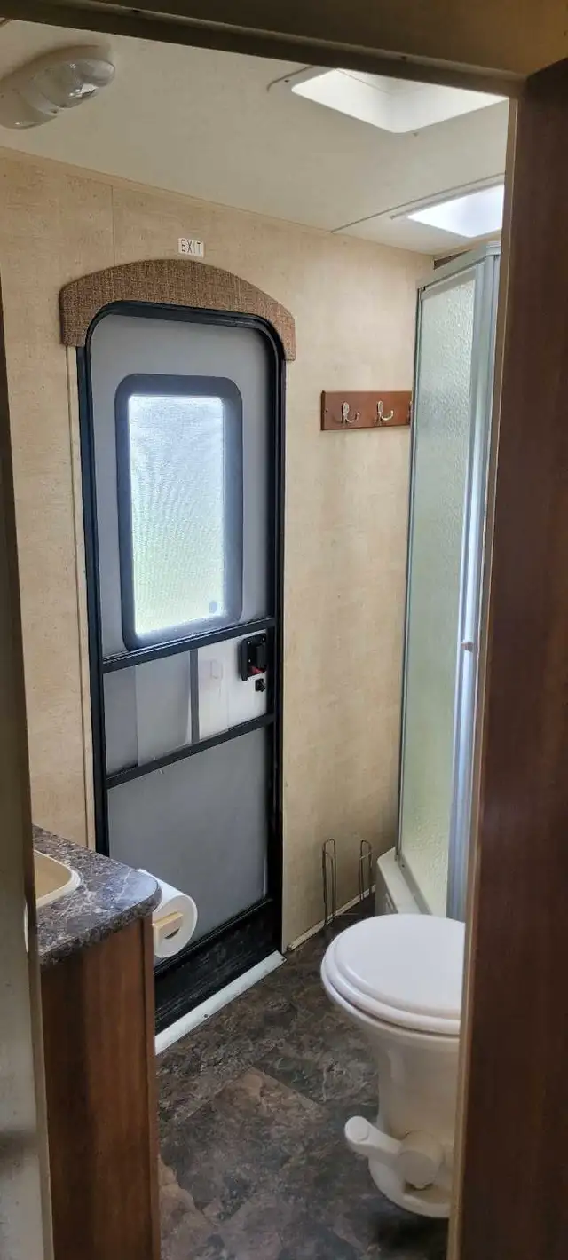 Springdale in Travel Trailers & Campers in Stratford - Image 8