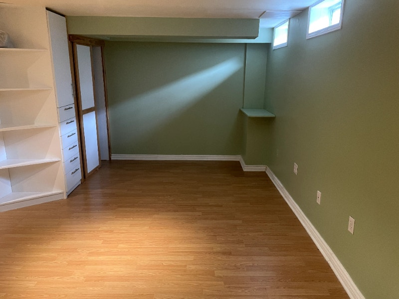 BASEMENT FOR RENT IN THORNHILL PERFECT FOR STUDENT 1,200 Long Term