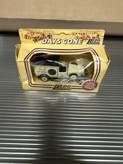 1983 Lledo Models of Days Gone FTD Delivery Truck box in rough shape…