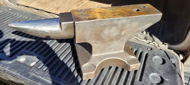 Blacksmith anvil 200 lbs Cast Steel in Hand Tools in Belleville - Image 3