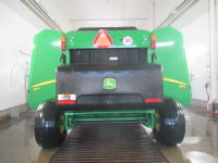 John Deere 560M round baler