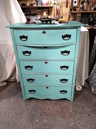 *** LIQUIDATION***Très belle commode antique en frêne!!!, View more