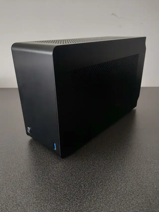 Small Form Factor Gaming PC423857209171650560