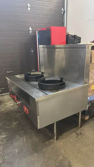 Heavy duty commercial Chinese wok double burner in good working condition. Ideal for restaurants and...