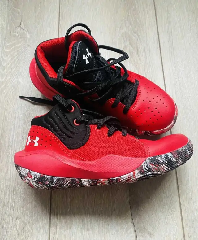 UNDER ARMOUR - kids size 13