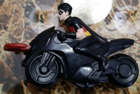 Figurine Robin Sur Moto et Lance Projectile
