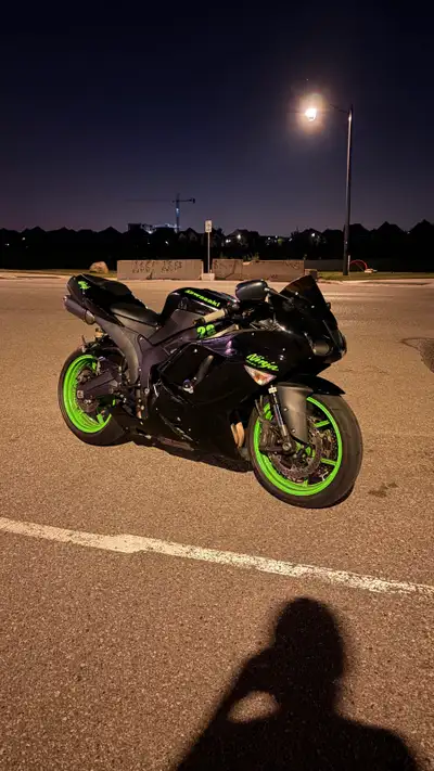 Beautiful 2008 Kawasaki Ninja ZX-6R Safetied, Tuned, and Ready to Ride Low km for the year (32k) Rec...
