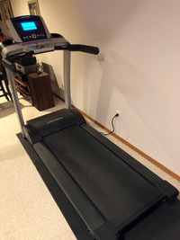 Treadmill - Life Fitness