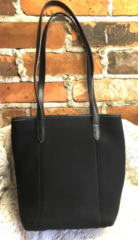 VINTAGE, BLACK NEOPRENE DESIGNER SHOULDER BAG – Good Condition in Women's - Bags & Wallets in Markham / York Region - Image 3