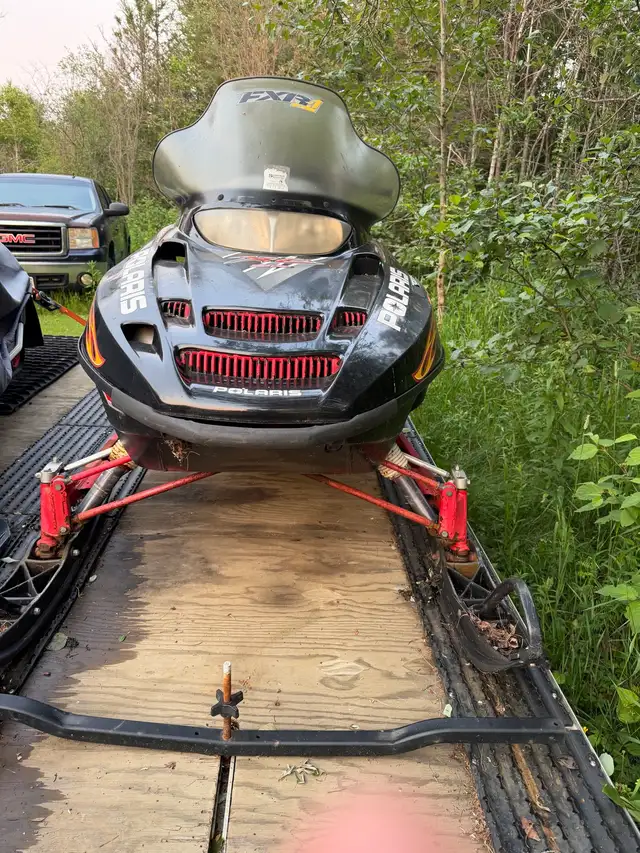 2005 Polaris 600xc snow machine  in Snowmobiles in Thunder Bay - Image 3