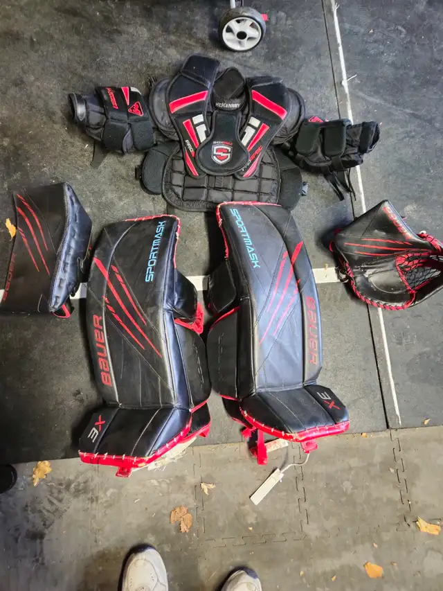 Hockey Goalie Equipment in Vaughan in Hockey in Markham / York Region - Image 5