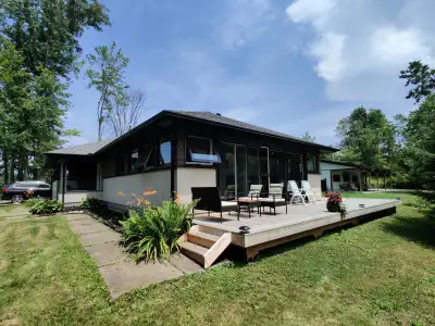 Welcome to your cozy modern retreat in Crystal Beach! Just a short walk to shops, cafés, and restaur...