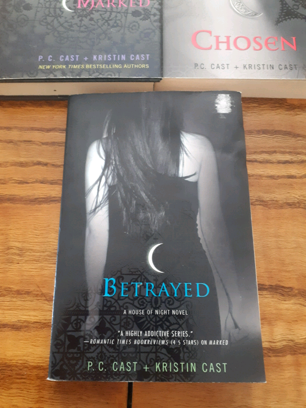 A House Of Night Novel Book Lot 5 By P.C. Cast & Kristin Cast in Fiction in Oakville / Halton Region - Image 3