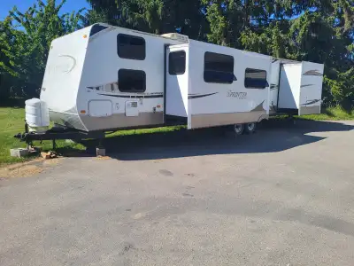 The 2008 Keystone Sprinter 242RKS is a well-maintained travel trailer with only 5000 miles on it, Th...