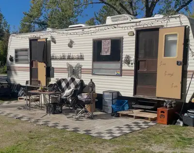 30 ft Travel Trailer for sale Asking $2000.00 If interested please know that it will need to be empt...