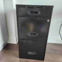 3 drawer metal filing cabinet great condition