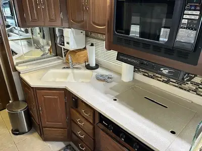 Pusher diesel de 38 pieds . Très bien entretenu. Intérieur rénové au goût du jour.