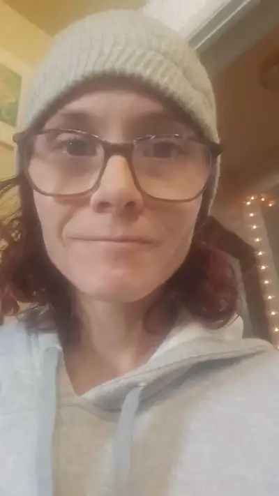 Looking for a 3 bedroom ,must be pet friendly as I have 2 dogs very well behaved plz messeg for furt...