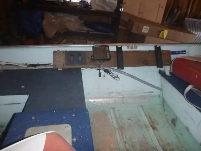 14ft Lund Fishing Boat – 30HP Mercury – Trailer – Trolling Motor in Other in Winnipeg - Image 5