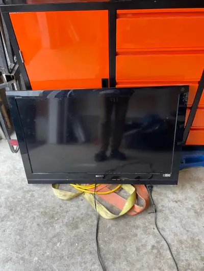 Works but no remote we used Amazon stick 40”