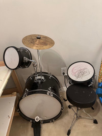 Kids drum set ( drum stick is missing)
