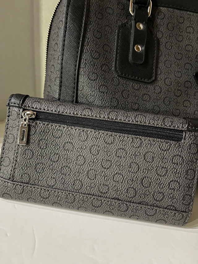  Super sweet Guess purse and wallet in Women's - Bags & Wallets in Oshawa / Durham Region - Image 4