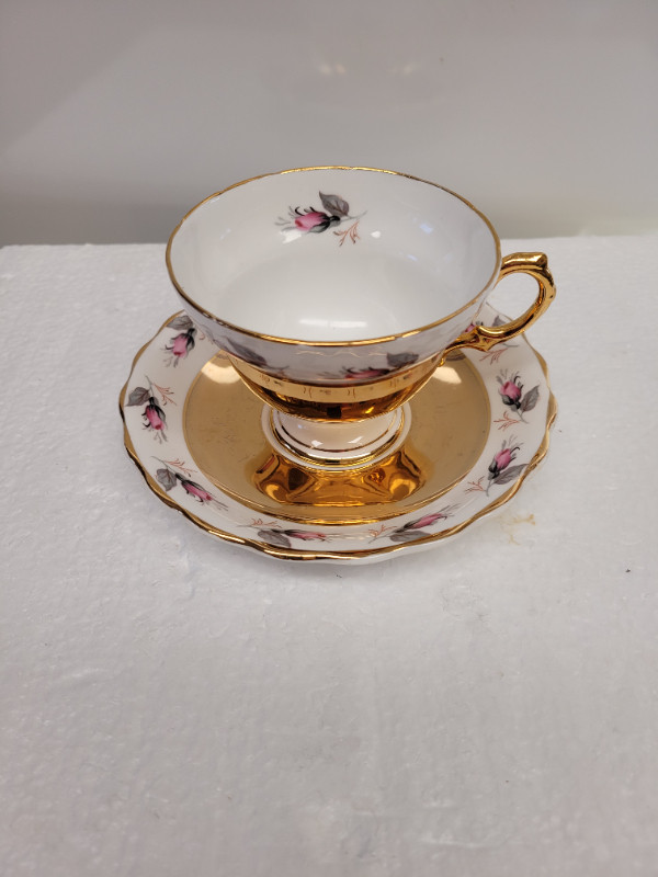 VTG #5124 Footed Rosina Cup & Saucer – Lots of Gold in Arts & Collectibles in Dartmouth