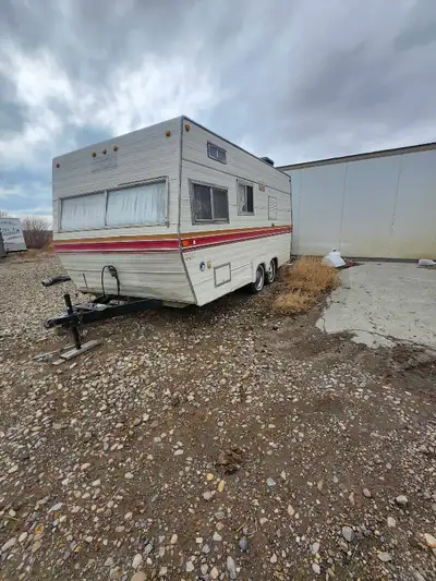 Older skylark camper, believe its from the 1970s. In ok shape, outside is a bit rough and inside has...