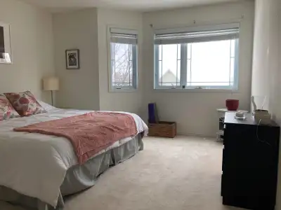 HUGE and bright loft space in a private single home near Starbucks / Chapman Mills. 700 sq feet incl...