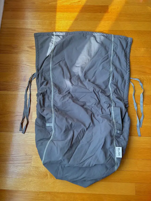 Weatherproof 5-way Blanket (stroller, jacket carrier, car seat) in Other in Ottawa - Image 2
