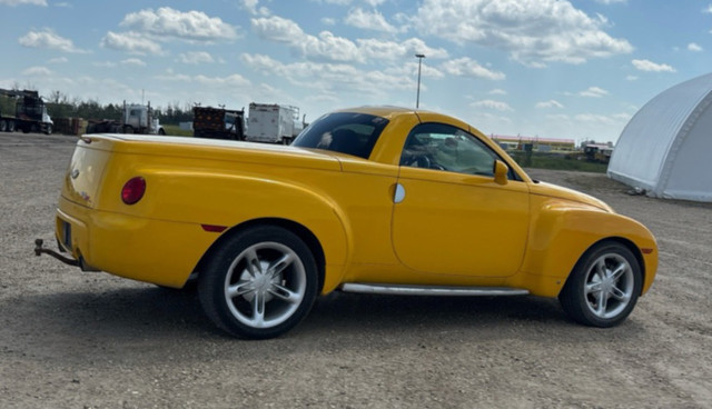 2006 Chevrolet ssr in Cars & Trucks in Red Deer - Image 2