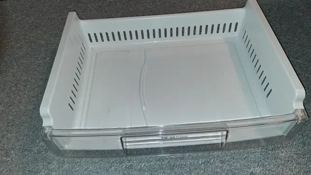 Bacs et accessoires de refrigerateur LG 33po.largeur in Refrigerators in Sherbrooke - Image 5
