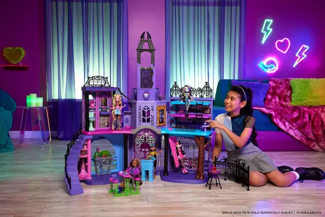 Monster High Haunted High School Playset in Toys & Games in City of Halifax - Image 3