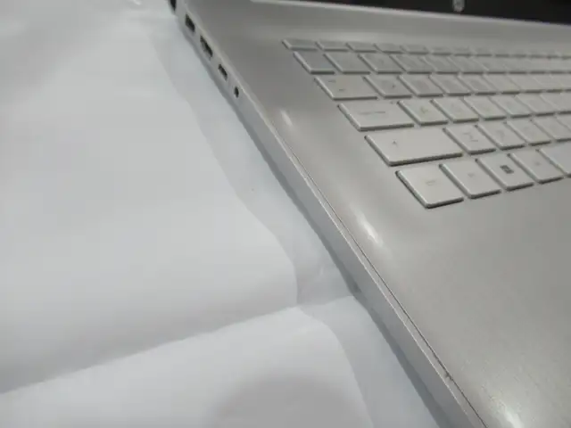 hp 17" laptop Intel Core i5 1135g7 512gb ssd 16gb ram Windows 11 in Laptops in Mississauga / Peel Region - Image 8