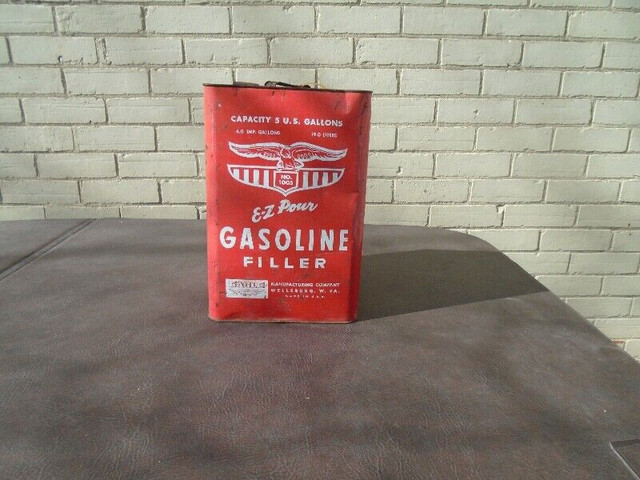 Eagle Manufacturing Co E-Z Pour Gas Can in Arts & Collectibles in Pembroke - Image 2