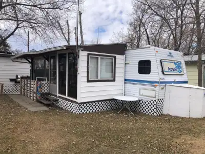 This 30 foot 1996 Prowler travel trailer with 1 slide out is a well-loved, used unit currently situa...