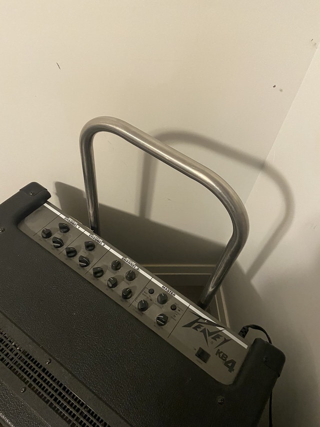 Large peavey KB4 15” speaker 4 channel amplifier Amps & Pedals Ottawa Kijiji