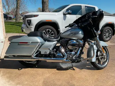 Mint Condition, As new. New Slip-ons Quick detach passenger rest Just needs a rider