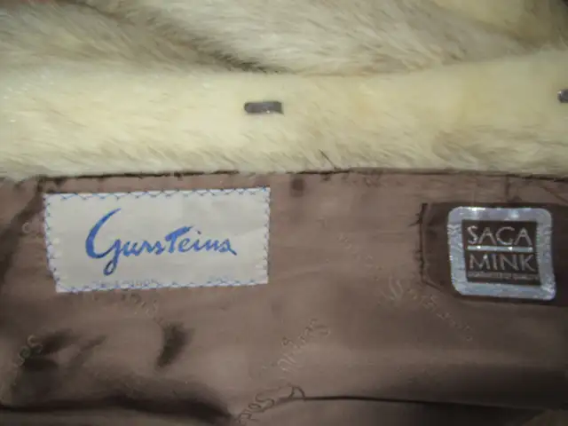 Real fur white coat in Women's - Tops & Outerwear in City of Montréal - Image 8
