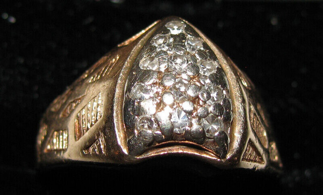 Mens Vntg 10K Yellow & White Gold Diamond Ring 12 Diamonds 9.5 in Jewellery & Watches in Saint John - Image 4