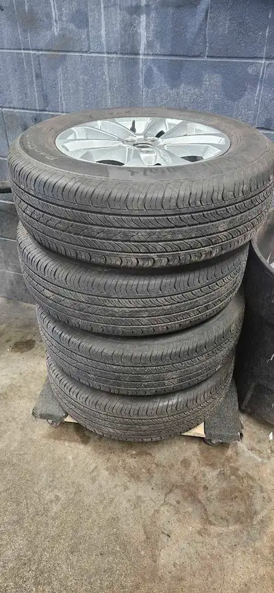 90% left summer tires aluminum rims 225/65R17 came off from a Ford Escape 2022