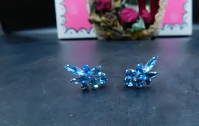 SHERMAN PRETTY BLUE RHINESTONES CLIP ON EARRINGS, SIGNED.. tHIS IS A VERY PRETTY MID BLUE SHERMAN CL...
