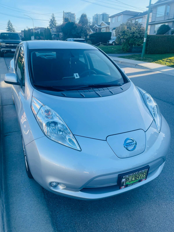 Nissan LEAF 2017 Electric Vehicle, NO GAS $ NEEDED. in Cars & Trucks in Burnaby/New Westminster - Image 2