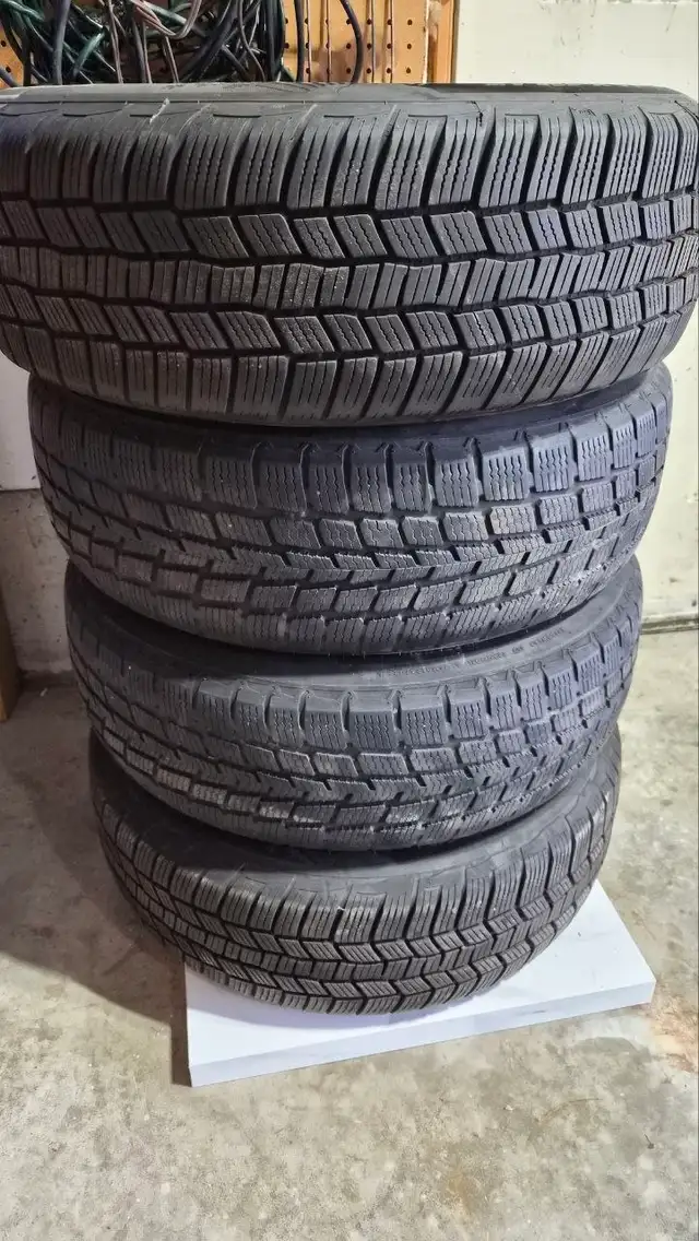 4 Winter Tires 205/65R16 on Hyundai Rims in Tires & Rims in Kitchener / Waterloo - Image 3