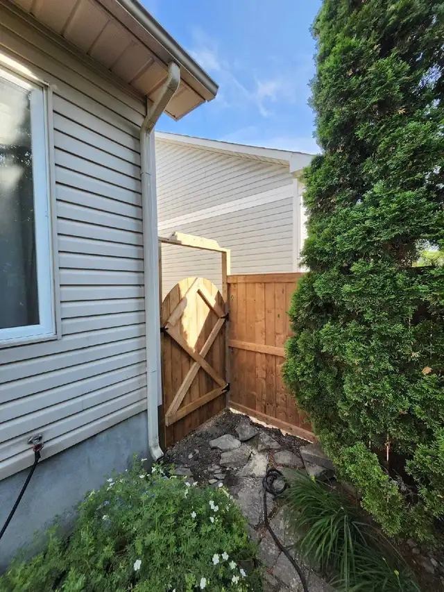 Fence Installation in Fence, Deck, Railing & Siding in Ottawa - Image 10