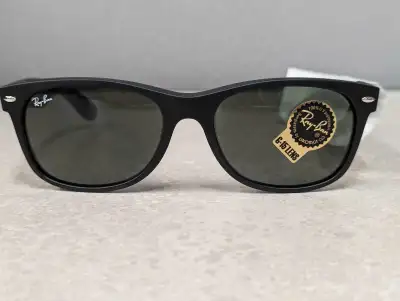 Brand New Ray-Ban Sunglasses. Model is ORB2132 - New Wayfarer Classic. Black frames with Classic gre...